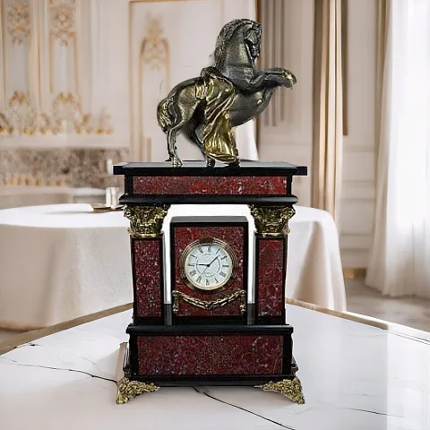 Каминные часы «Конь» из яшмы и долерита — красивый подарок