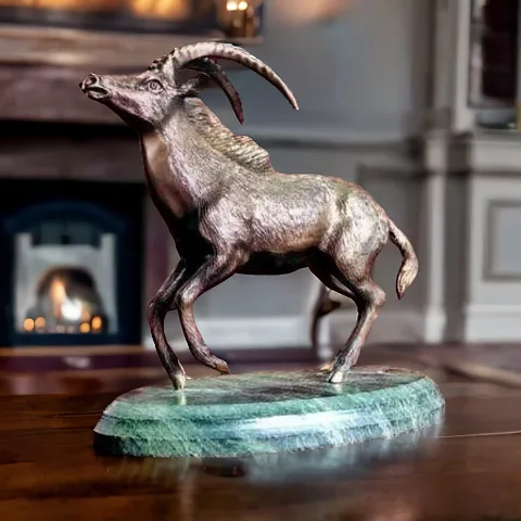 Скульптура «Черная Антилопа» из бронзы на змеевике — необычный подарок