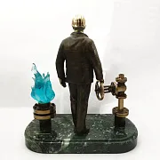 Бронзовый сувенир «Работник газовой промышленности» в подарок — фотография 2
