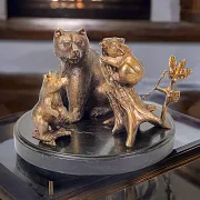 На память: Бронзовая композиция «Три медведя» на змеевике — фотография 1
