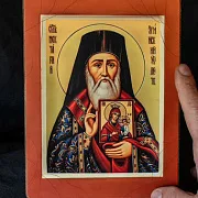 Икона деревянная "Святитель Нектарий Эгинский" — необычный подарок — фотография 1