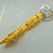 Бронзовая открывашка для пива "Окунь" — красивый подарок — фотография 2