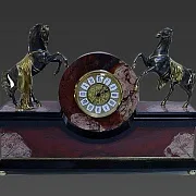 Ручная работа: Каминные часы «Кони» из яшмы и долерита — фотография 3
