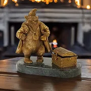 На память: Фигурка «Медведь с сундуком» из бронзы и камня — фотография 1