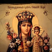 Икона деревянная " Богоматерь Неувядаемый Цвет" — красивый подарок — фотография 5