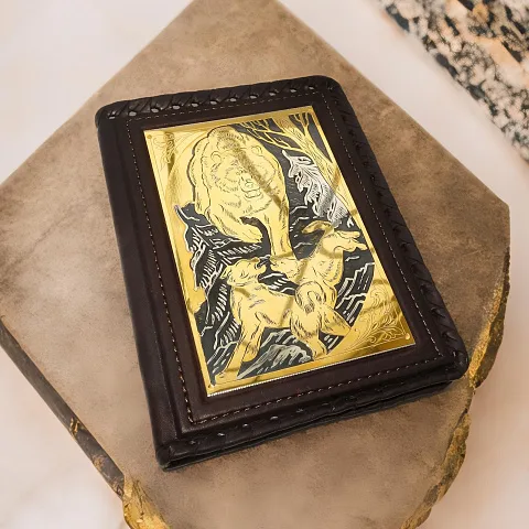 Кожаная обложка для автодокументов «Охота на медведя» в подарок