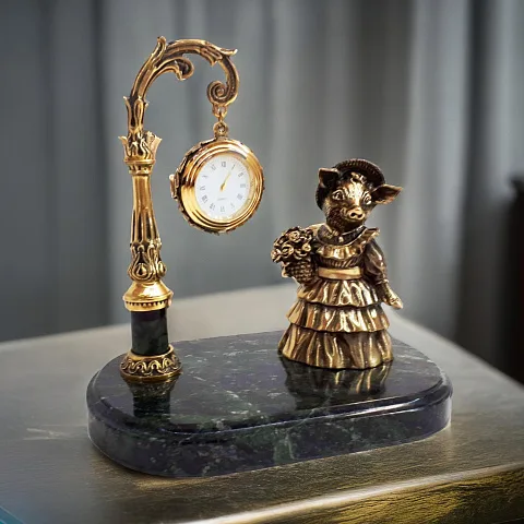 Настольные часы «Хрюшка» из бронзы и змеевика в подарок